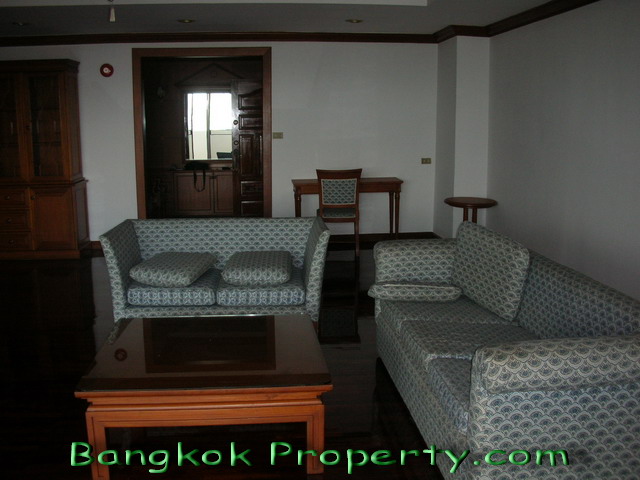 Sukhumvit.  3 Bedrooms Condo / Apartment For Rent. 200sqm (id:318)