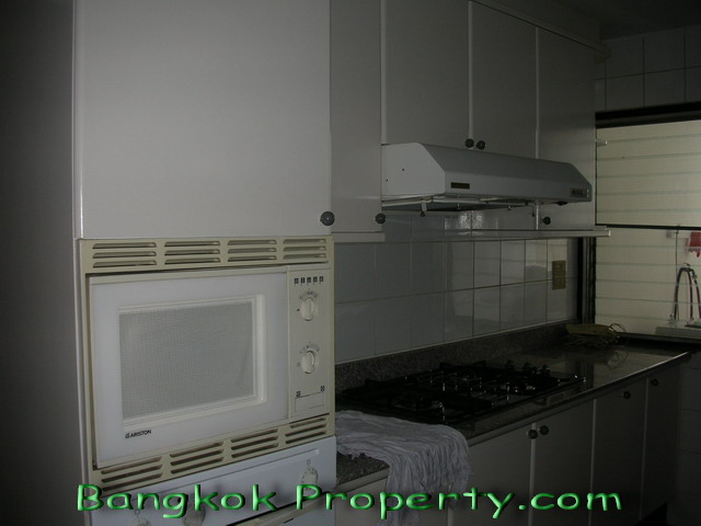 Sukhumvit.  3 Bedrooms Condo / Apartment For Rent. 200sqm (id:318)