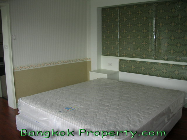 Sukhumvit.  2 Bedrooms Condo / Apartment For Rent. 240sqm (id:325)