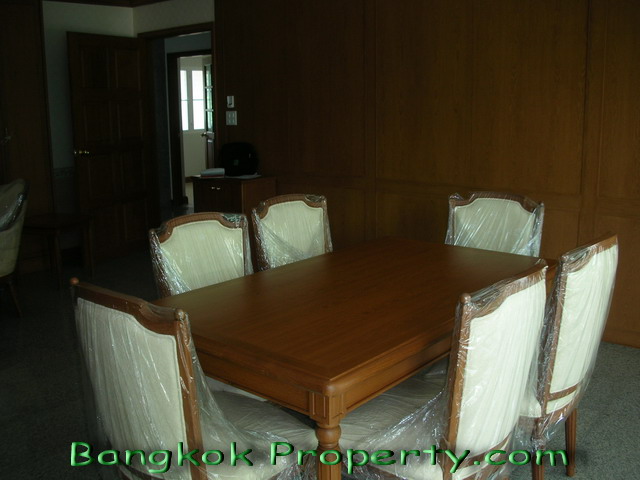 Sukhumvit.  2 Bedrooms Condo / Apartment For Rent. 160sqm (id:326)