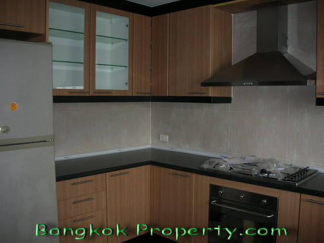 Sukhumvit.  3 Bedrooms Condo / Apartment For Rent. 250sqm (id:324)