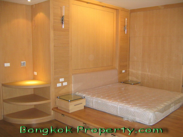 Rama 3.  3 Bedrooms Condo / Apartment For Rent. 282sqm (id:347)