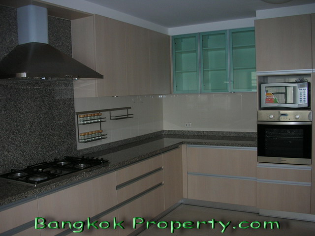 Sukhumvit.  3 Bedrooms Condo / Apartment For Rent. 315sqm (id:352)