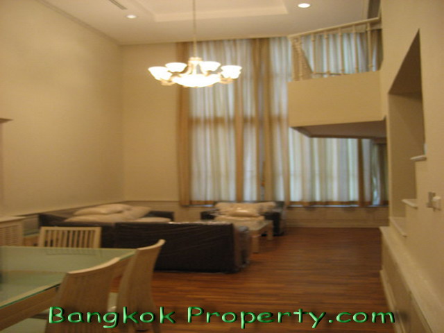 Thonglor.  4 Bedrooms Townhouse For Rent. 290sqm (id:37)