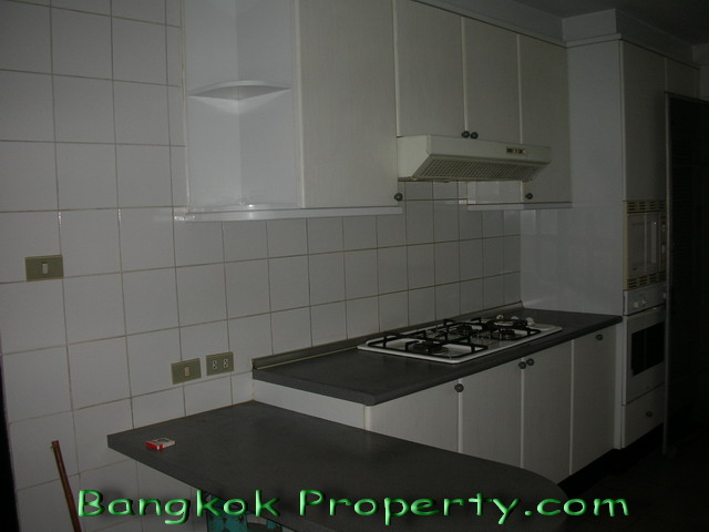Sukhumvit.  3 Bedrooms Condo / Apartment For Rent. 250sqm (id:389)