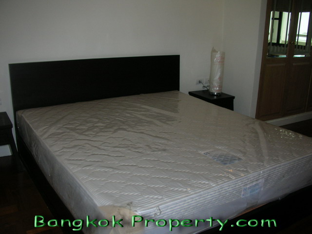 Sukhumvit.  3 Bedrooms Condo / Apartment For Rent. 278sqm (id:390)