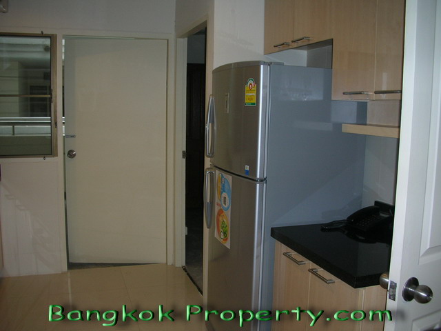 Sukhumvit.  3 Bedrooms Condo / Apartment For Rent. 260sqm (id:393)