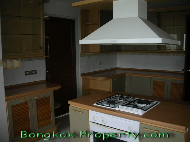 Sukhumvit.  4 Bedrooms Condo / Apartment For Rent. 697sqm (id:394)