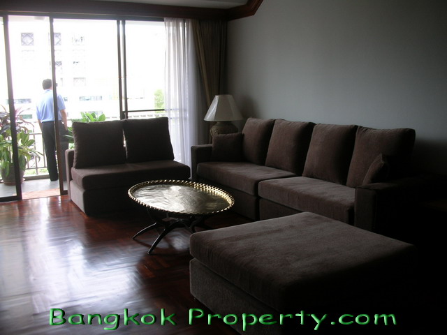 Sukhumvit.  5 Bedrooms Condo / Apartment For Rent. 385sqm (id:398)