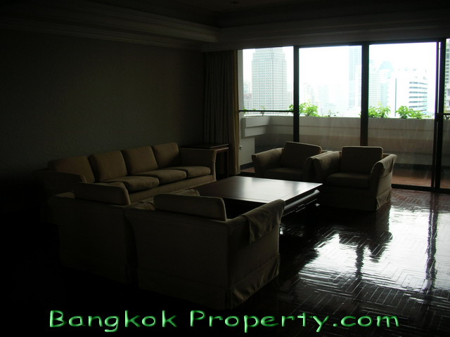 Sukhumvit.  3 Bedrooms Condo / Apartment For Rent. 350sqm (id:403)