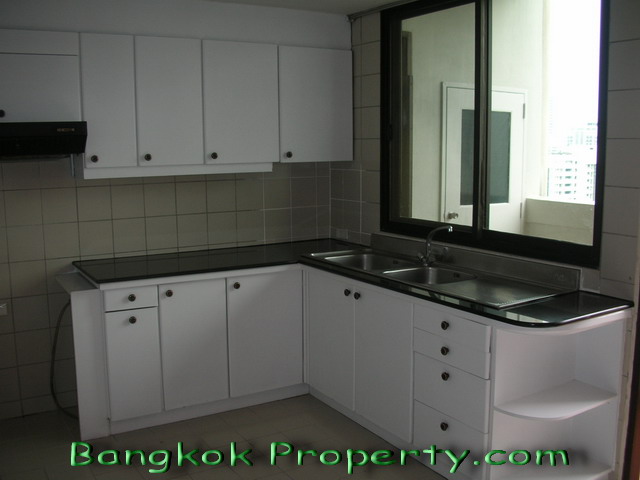 Sukhumvit.  3 Bedrooms Condo / Apartment For Rent. 350sqm (id:404)