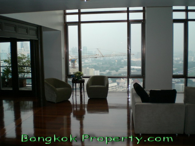 Wireless Road.  3 Bedrooms Condo / Apartment For Rent. 366sqm (id:428)