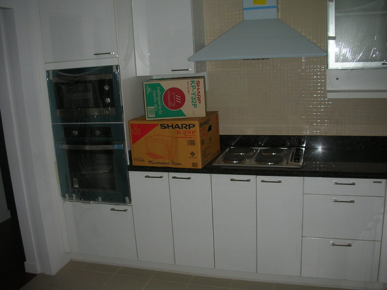Sukhumvit.  4 Bedrooms Condo / Apartment For Rent. 300sqm (id:431)