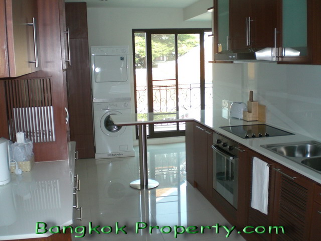 Bangna.  4 Bedrooms Condo / Apartment For Rent. 220sqm (id:432)