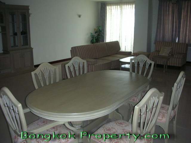 Sukhumvit.  2 Bedrooms Condo / Apartment For Rent. 190sqm (id:44)