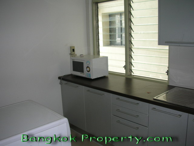 Sukhumvit.  2 Bedrooms Condo / Apartment For Rent. 190sqm (id:44)