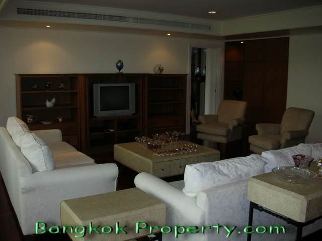 Sukhumvit.  3 Bedrooms Condo / Apartment For Rent. 315sqm (id:445)