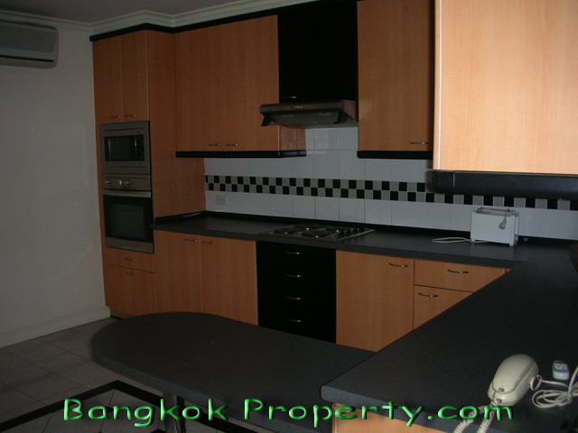 Sukhumvit.  3 Bedrooms Condo / Apartment For Rent. 315sqm (id:445)