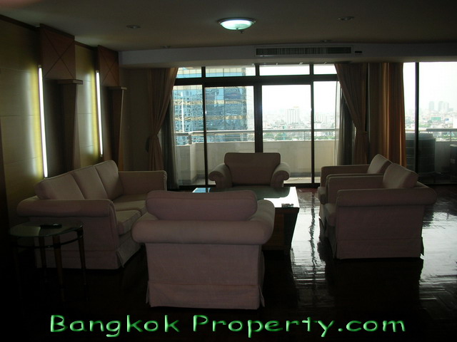 Sukhumvit.  3 Bedrooms Condo / Apartment For Rent. 315sqm (id:444)