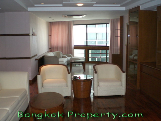 Sukhumvit.  3 Bedrooms Condo / Apartment For Rent. 260sqm (id:446)