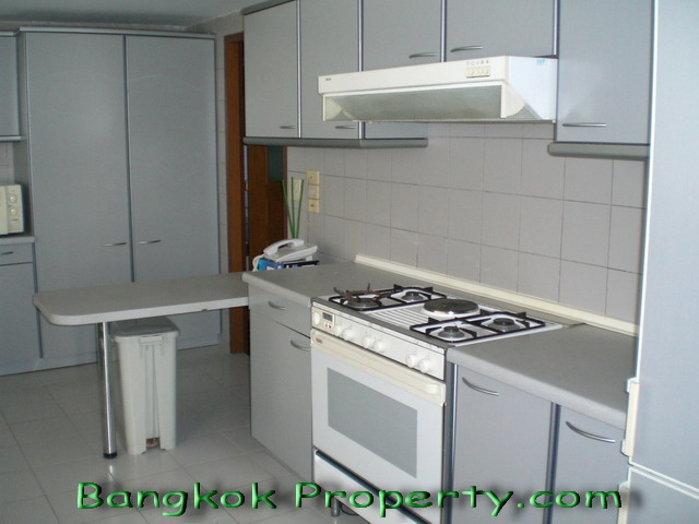 Sukhumvit.  3 Bedrooms Condo / Apartment For Rent. 260sqm (id:446)
