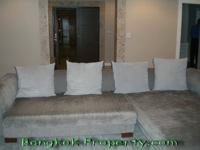 Sukhumvit.  3 Bedrooms Condo / Apartment To Buy. 260sqm (id:447)