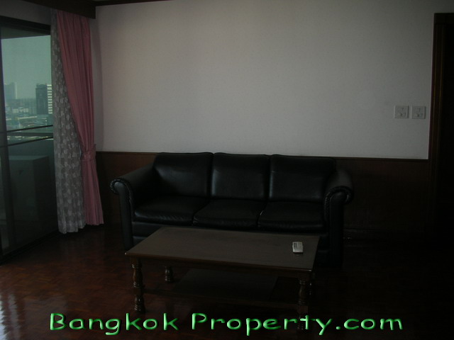 Sukhumvit.  3 Bedrooms Condo / Apartment To Buy. 171sqm (id:470)