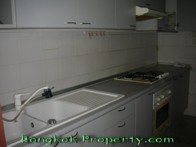 Sukhumvit.  3 Bedrooms Condo / Apartment To Buy. 171sqm (id:470)