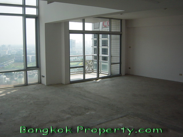 Wireless Road.  4 Bedrooms Condo / Apartment To Buy. 366sqm (id:484)