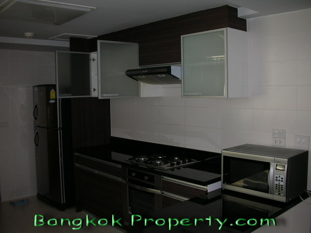 Sukhumvit.  3 Bedrooms Condo / Apartment For Rent. 265sqm (id:487)
