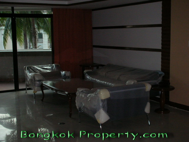 Sukhumvit.  3 Bedrooms Condo / Apartment For Rent. 310sqm (id:488)
