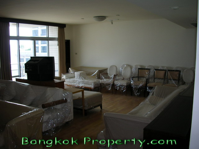 Wireless road.  3 Bedrooms Condo / Apartment To Buy. 320sqm (id:497)