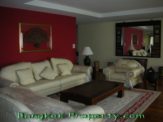 Sukhumvit.  3 Bedrooms Condo / Apartment To Buy. 293sqm (id:496)