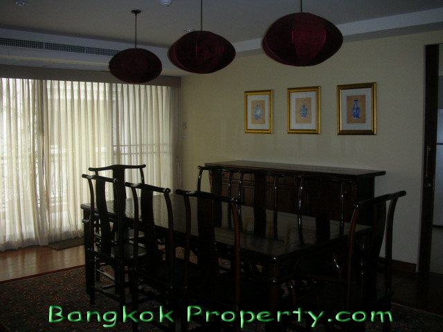 Sukhumvit.  3 Bedrooms Condo / Apartment To Buy. 293sqm (id:496)
