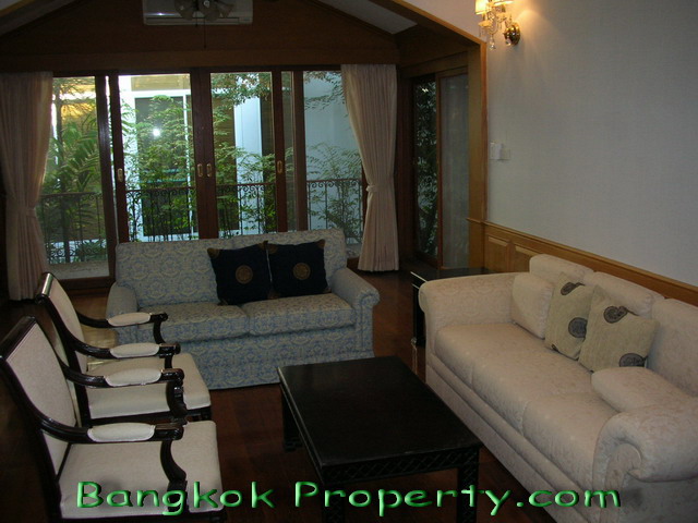 Thonglor.  4 Bedrooms House For Rent. 200sqm (id:543)