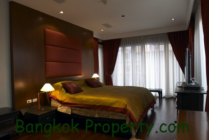Sukhumvit.  4 Bedrooms Condo / Apartment For Rent. 543sqm (id:655)