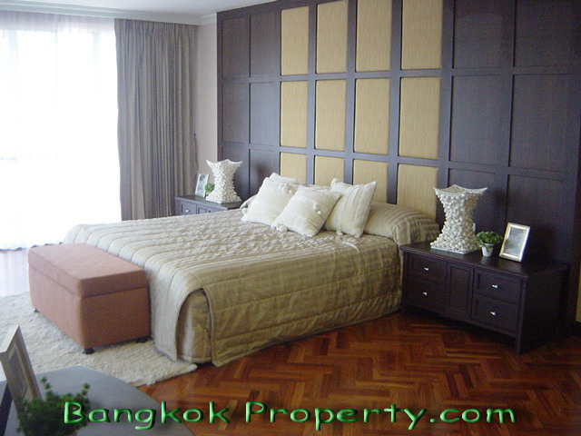 Sukhumvit.  3 Bedrooms Condo / Apartment For Rent. 330sqm (id:485)