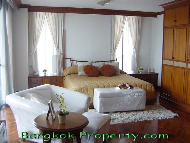 Sukhumvit.  3 Bedrooms Condo / Apartment For Rent. 330sqm (id:523)