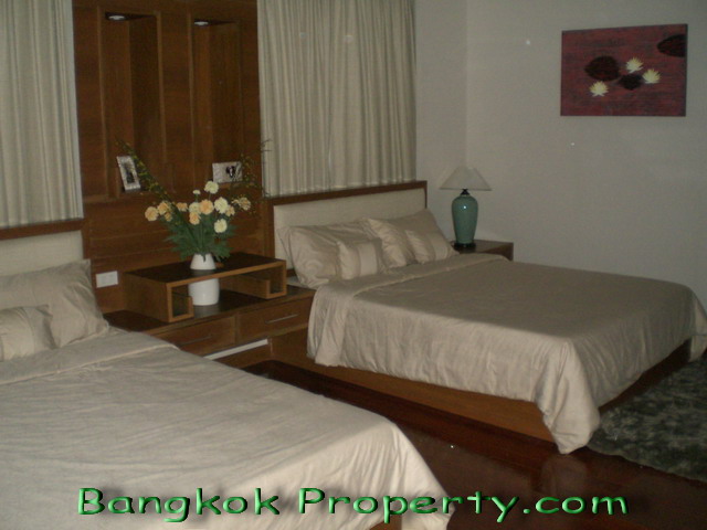 Sukhumvit.  4 Bedrooms House To Buy. 700sqm (id:716)