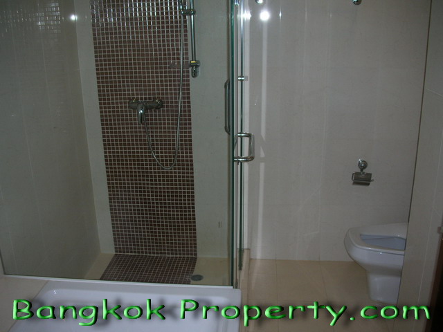 Sukhumvit.  2 Bedrooms Condo / Apartment For Rent. 130sqm (id:646)