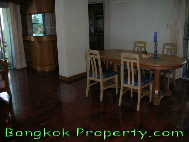 Sukhumvit.  3 Bedrooms Condo / Apartment For Rent. 160sqm (id:667)