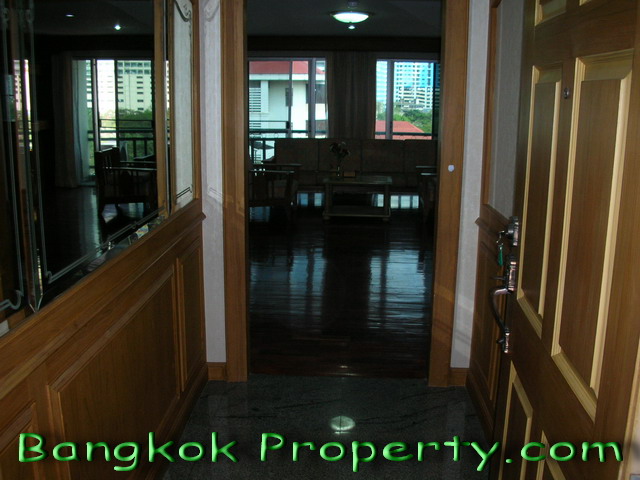 Sukhumvit.  2 Bedrooms Condo / Apartment For Rent. 120sqm (id:670)
