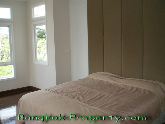 Sukhumvit.  4 Bedrooms House To Buy. 336sqm (id:671)