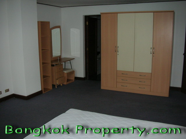 Sukhumvit.  3 Bedrooms Condo / Apartment For Rent. 165sqm (id:672)