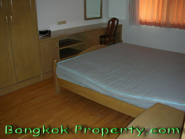 Sukhumvit Soi 15.  3 Bedrooms Condo / Apartment For Rent. 140sqm (id:680)