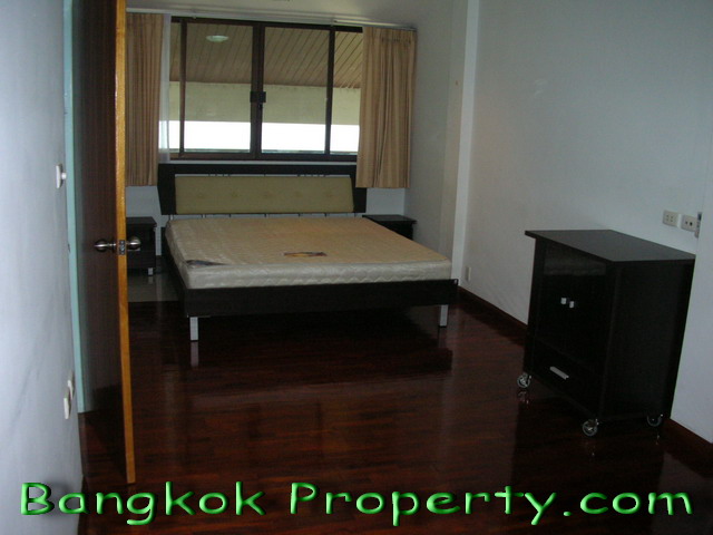 Sukhumvit.  2 Bedrooms Condo / Apartment For Rent. 80sqm (id:645)