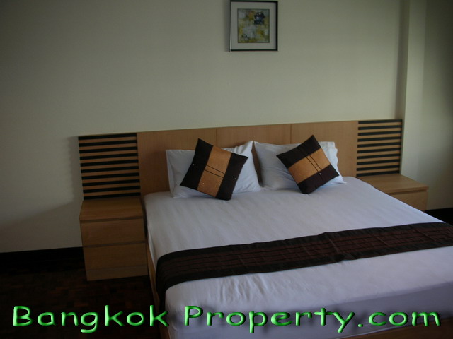 Sukhumvit.  2 Bedrooms Condo / Apartment For Rent. 150sqm (id:647)