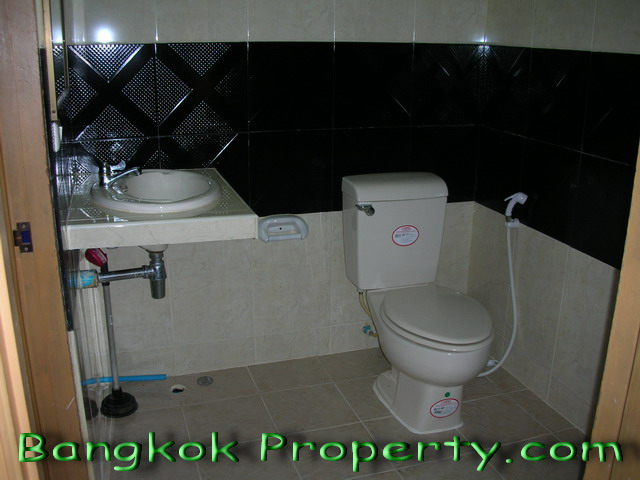 Sukhumvit.  2 Bedrooms Condo / Apartment For Rent. 80sqm (id:264)