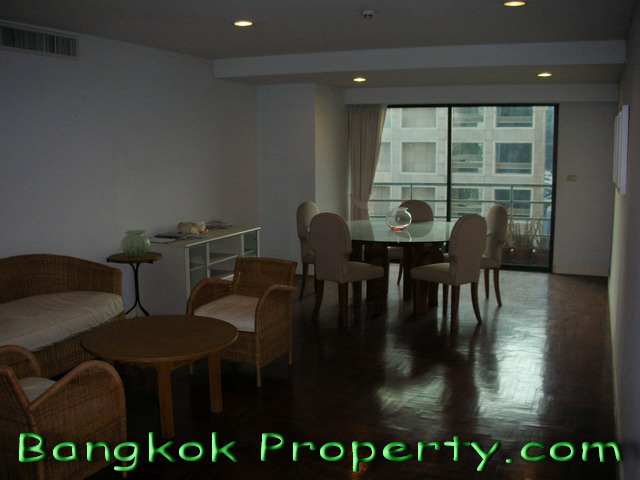 Sukhumvit.  3 Bedrooms Condo / Apartment For Rent. 320sqm (id:718)