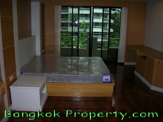 Sukhumvit.  3 Bedrooms Condo / Apartment For Rent. 250sqm (id:699)